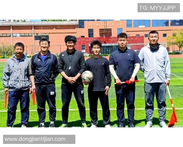 在足球的晨曦中追逐梦想与激情的青春岁月